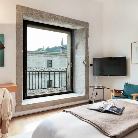 ホテル ポウザダ モステイロ デ アマレス