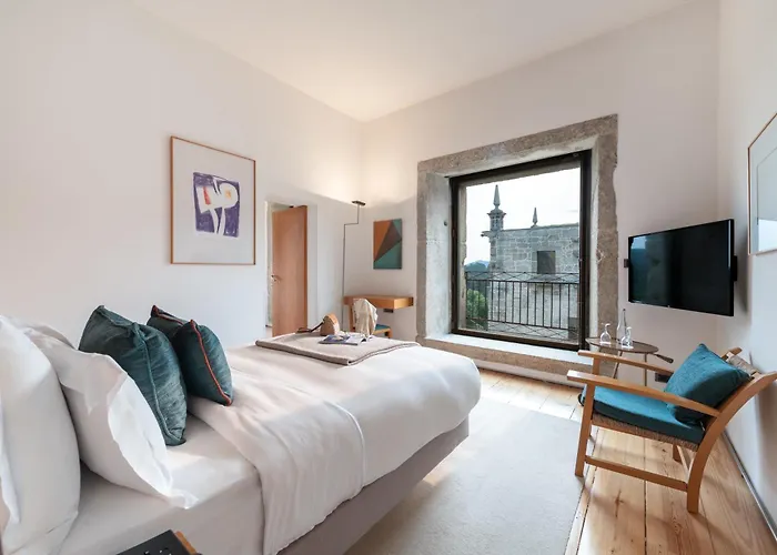 Mosteiro De מלון