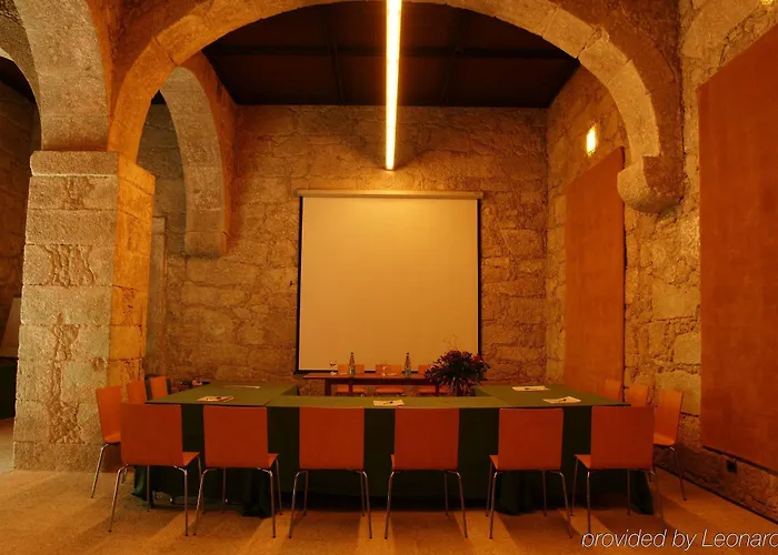 Mosteiro De מלון