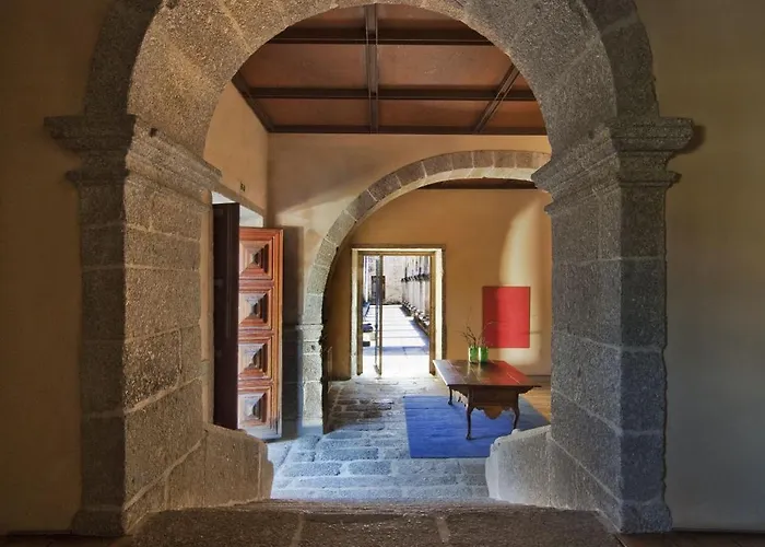 Mosteiro De מלון